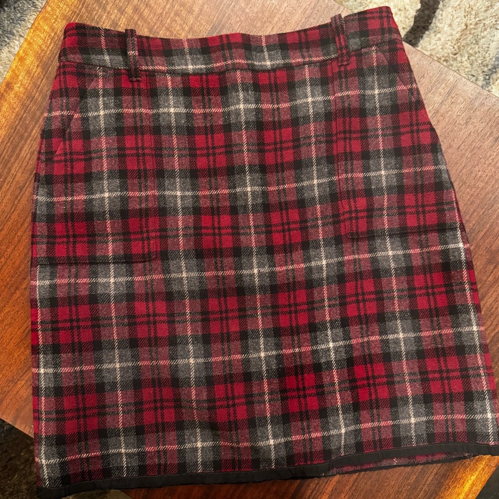 Eddie Bauer Red and Black Plaid Skirt ✨EXCELLENT CONDITION✨